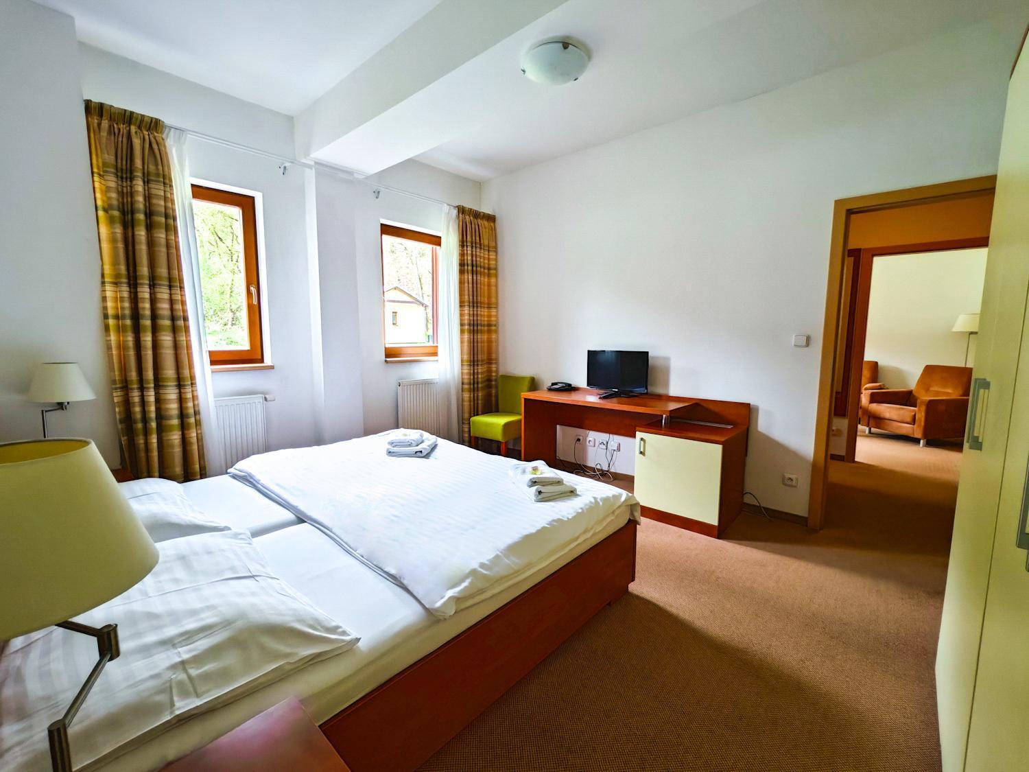Hotel Bazant การ์โลวีวารี ภายนอก รูปภาพ